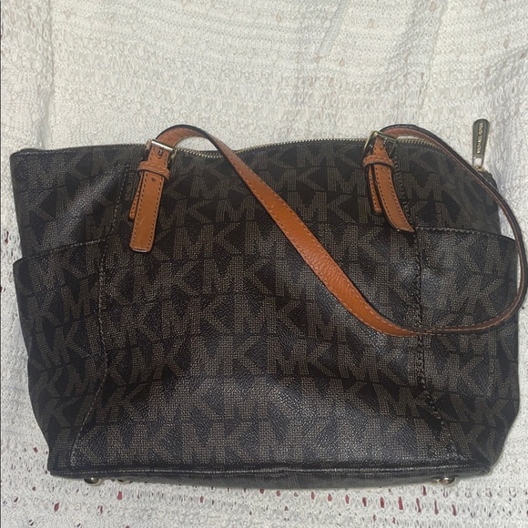 Michael Kors Black and Tan Shoulder Bag - Picture 4 of 12